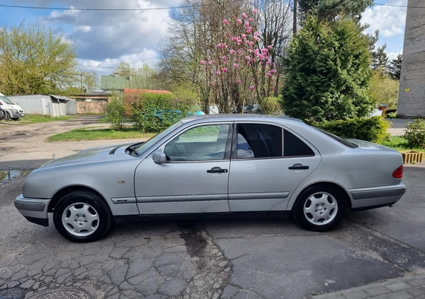 Mercedes-Benz Klasa E cena 5900 przebieg: 347000, rok produkcji 1997 z Pruszków małe 232